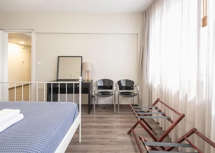 Apartment Steps From Historic Center Plaka