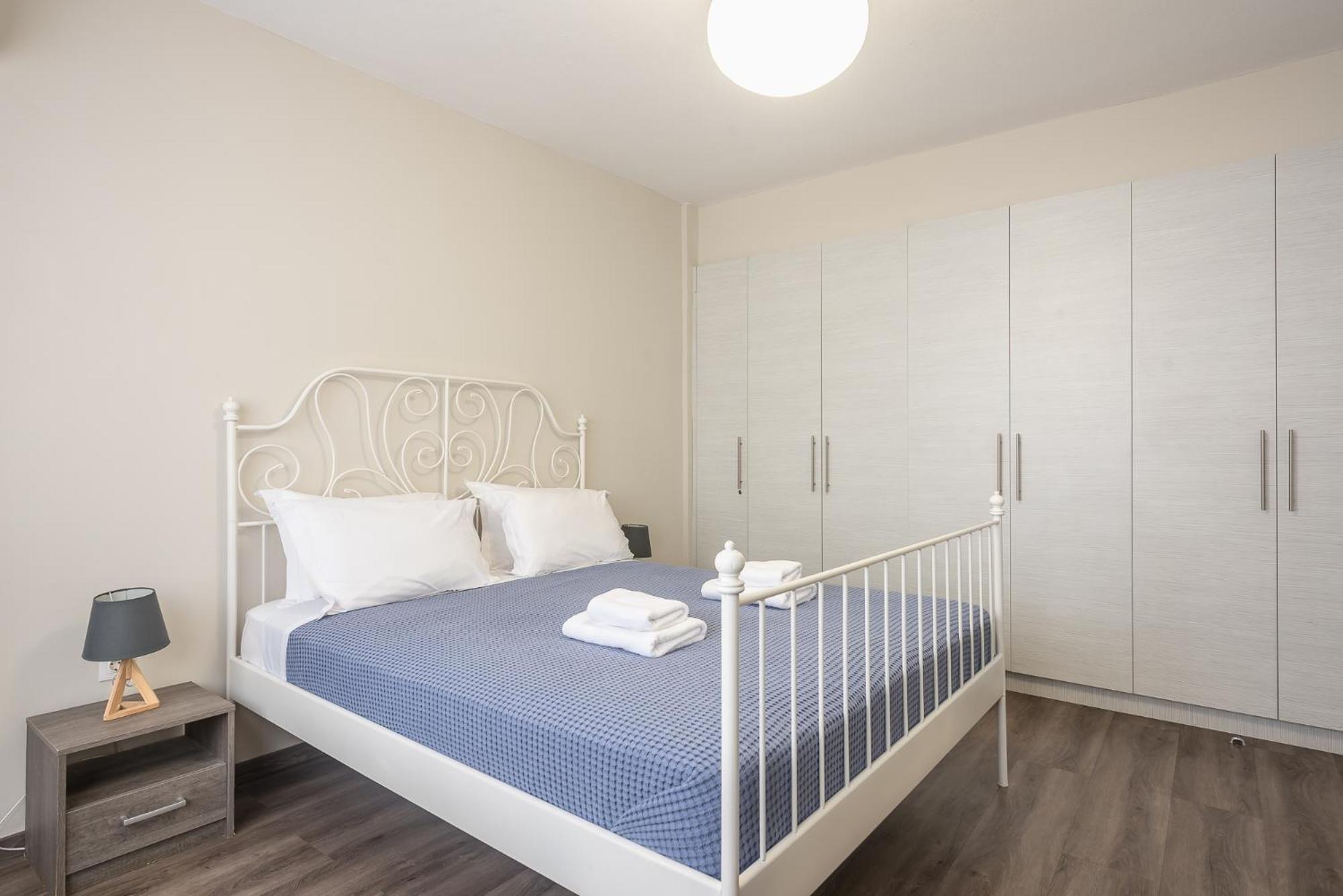 Steps From Historic Center Plaka Apartment *