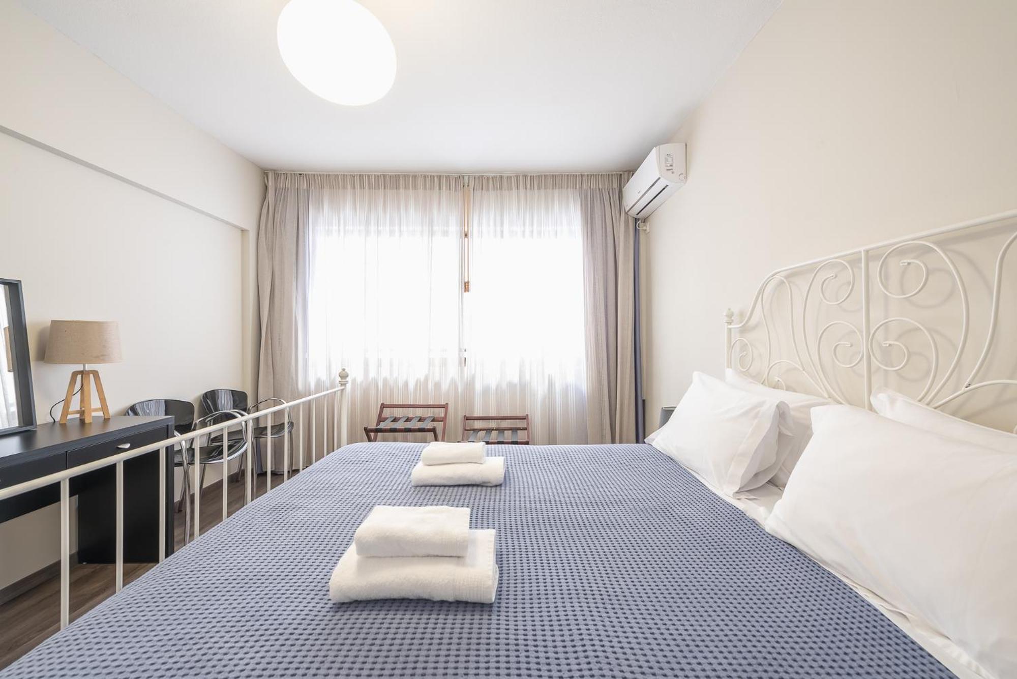 Apartment Steps From Historic Center Plaka *
