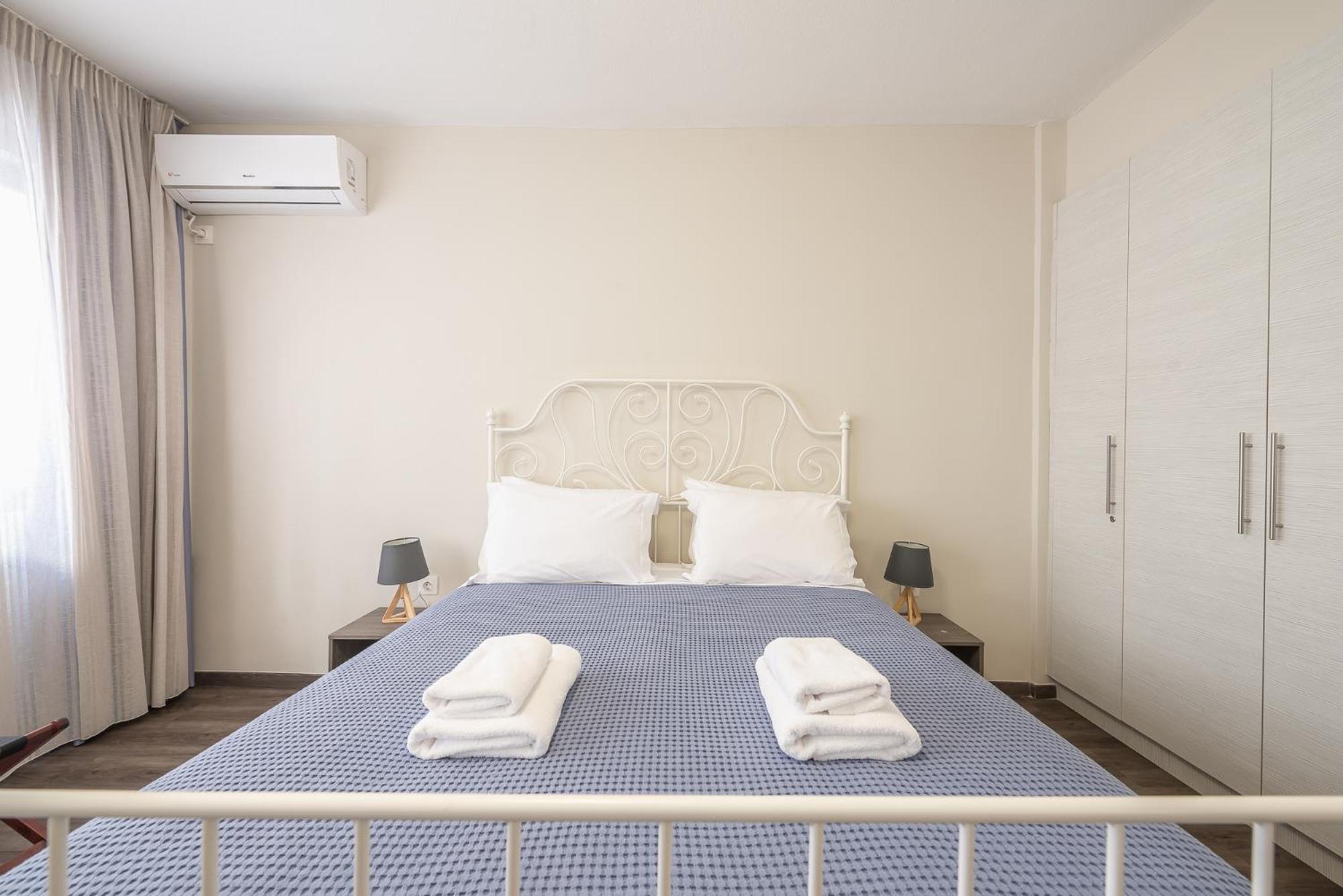 Steps From Historic Center Plaka Apartment *