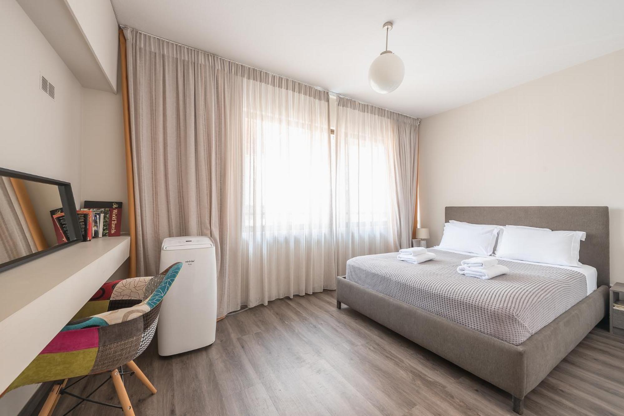 Apartment Steps From Historic Center Plaka *