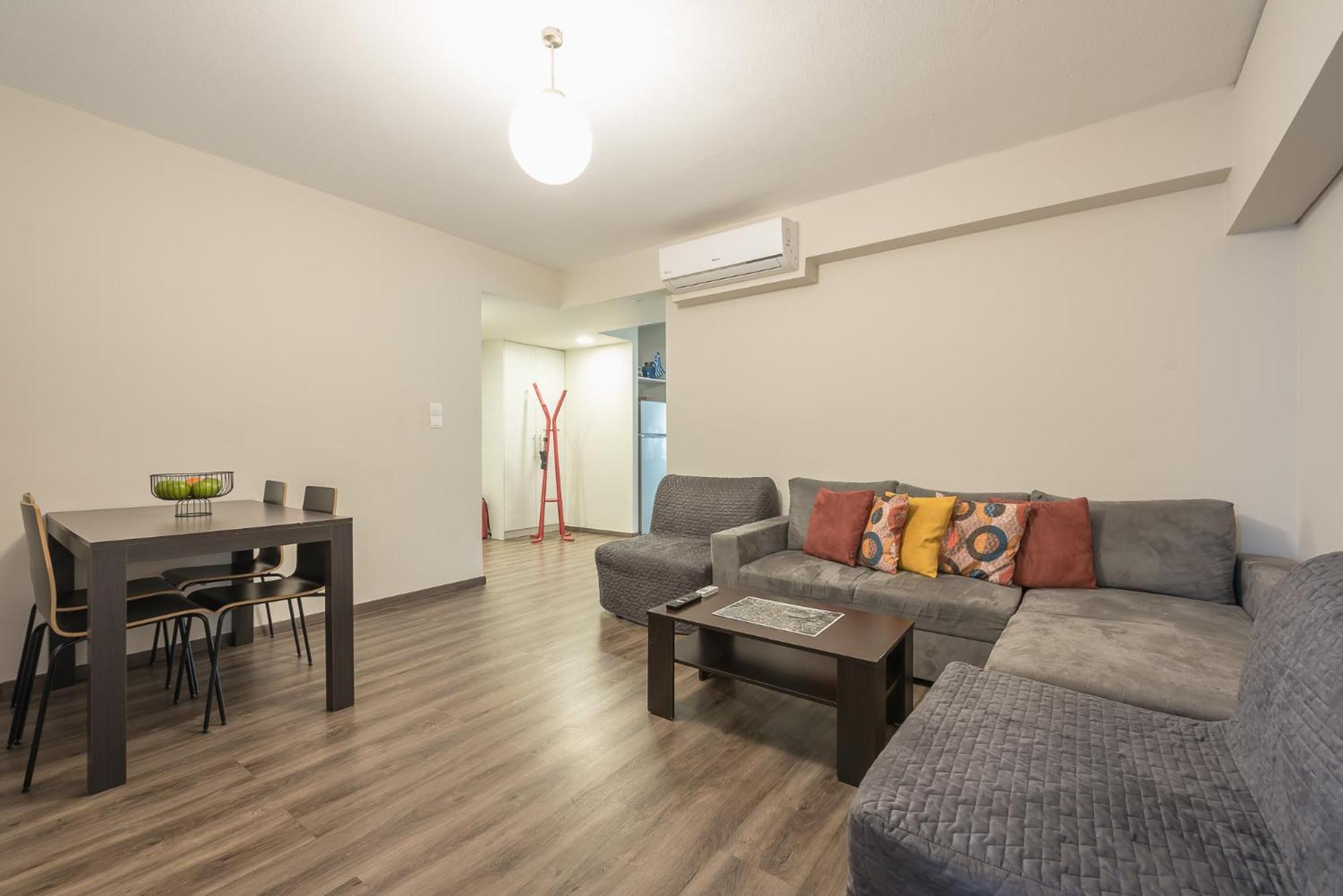 Steps From Historic Center Plaka Apartment *