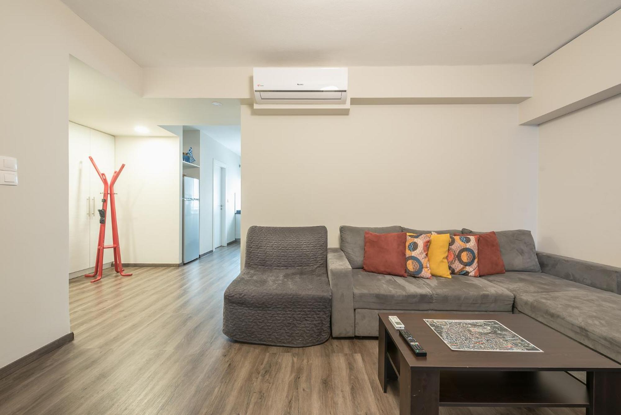 Apartment Steps From Historic Center Plaka *