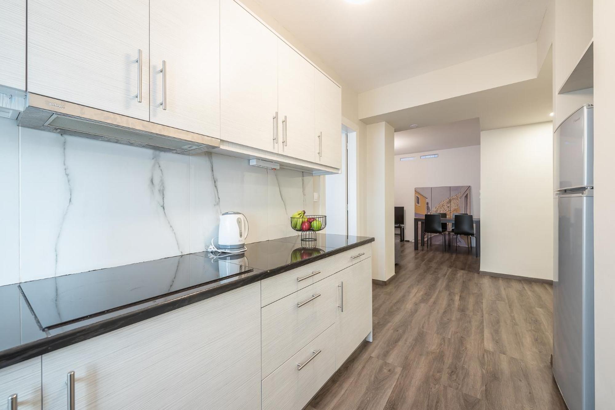 Apartment Steps From Historic Center Plaka